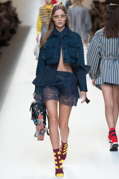 Look 5